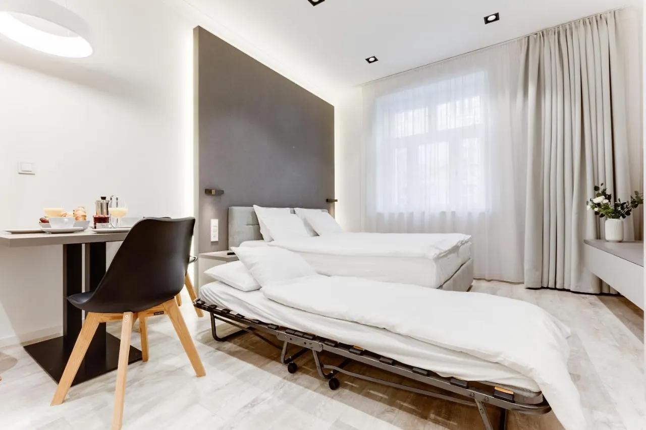 Lampi Aparthotel Praga 2*,