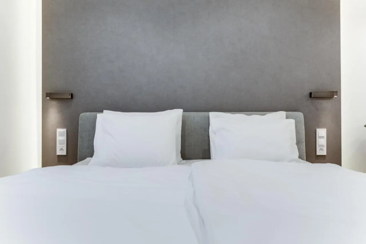 Lampi Aparthotel Praga 2*,