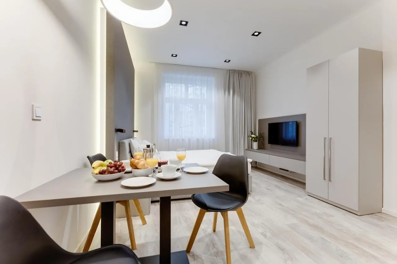 Lampi Aparthotel Praga 2*,