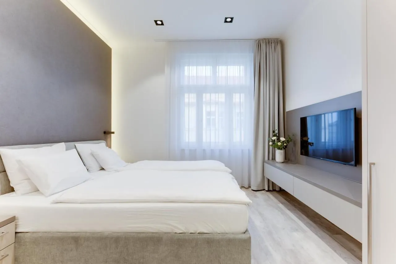Lampi Aparthotel Praga 2*,