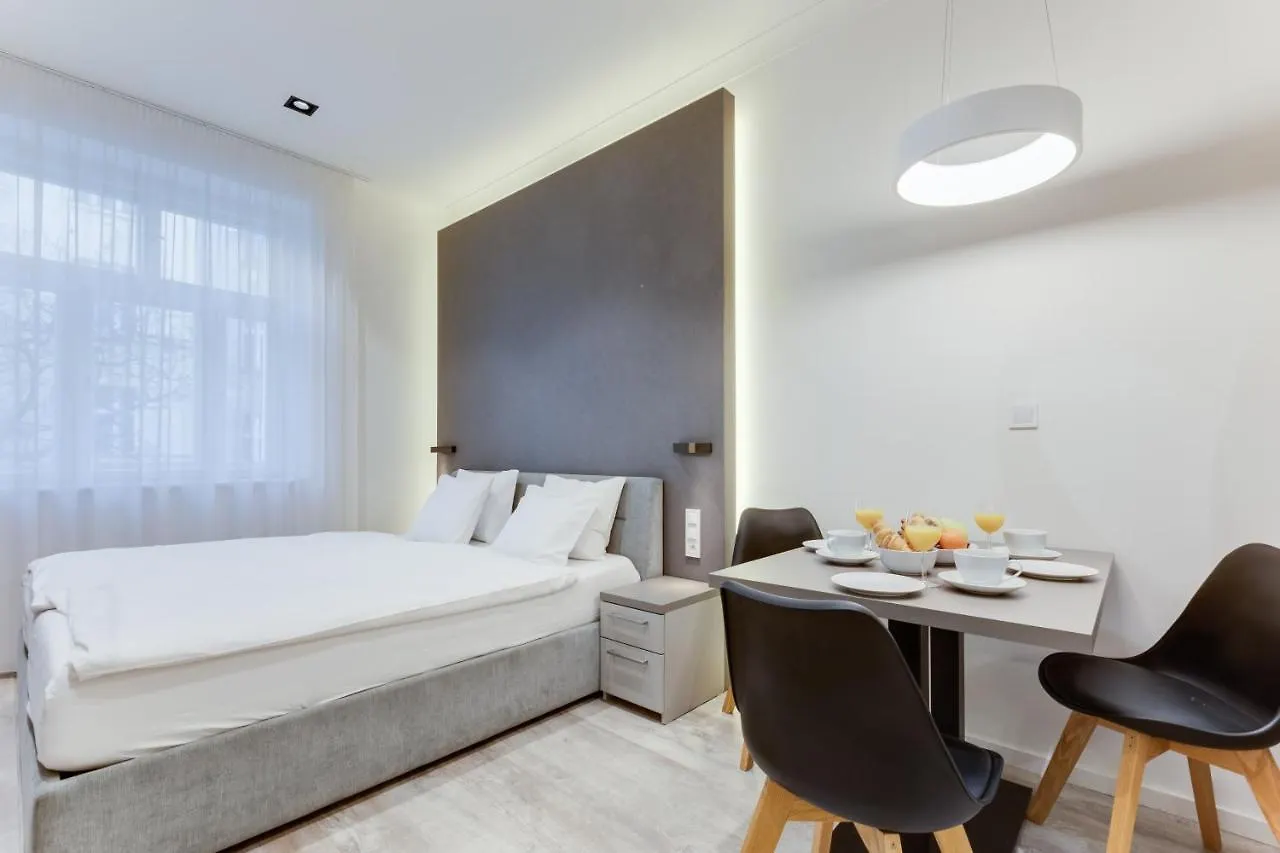 Lampi Aparthotel Praga 2*,
