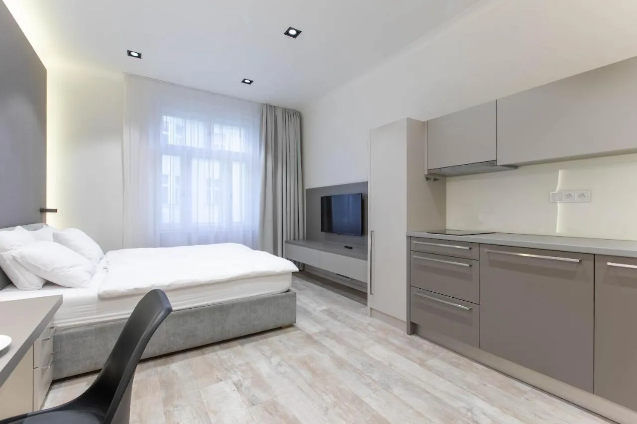 Lampi Aparthotel Praga 2*,